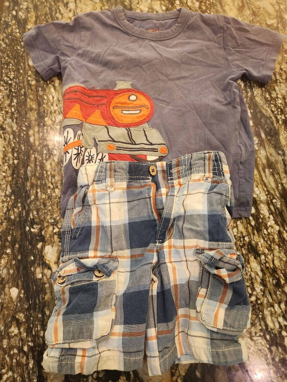 Kids Grey Train Tee & Blue Plaid Cargo Shorts Set